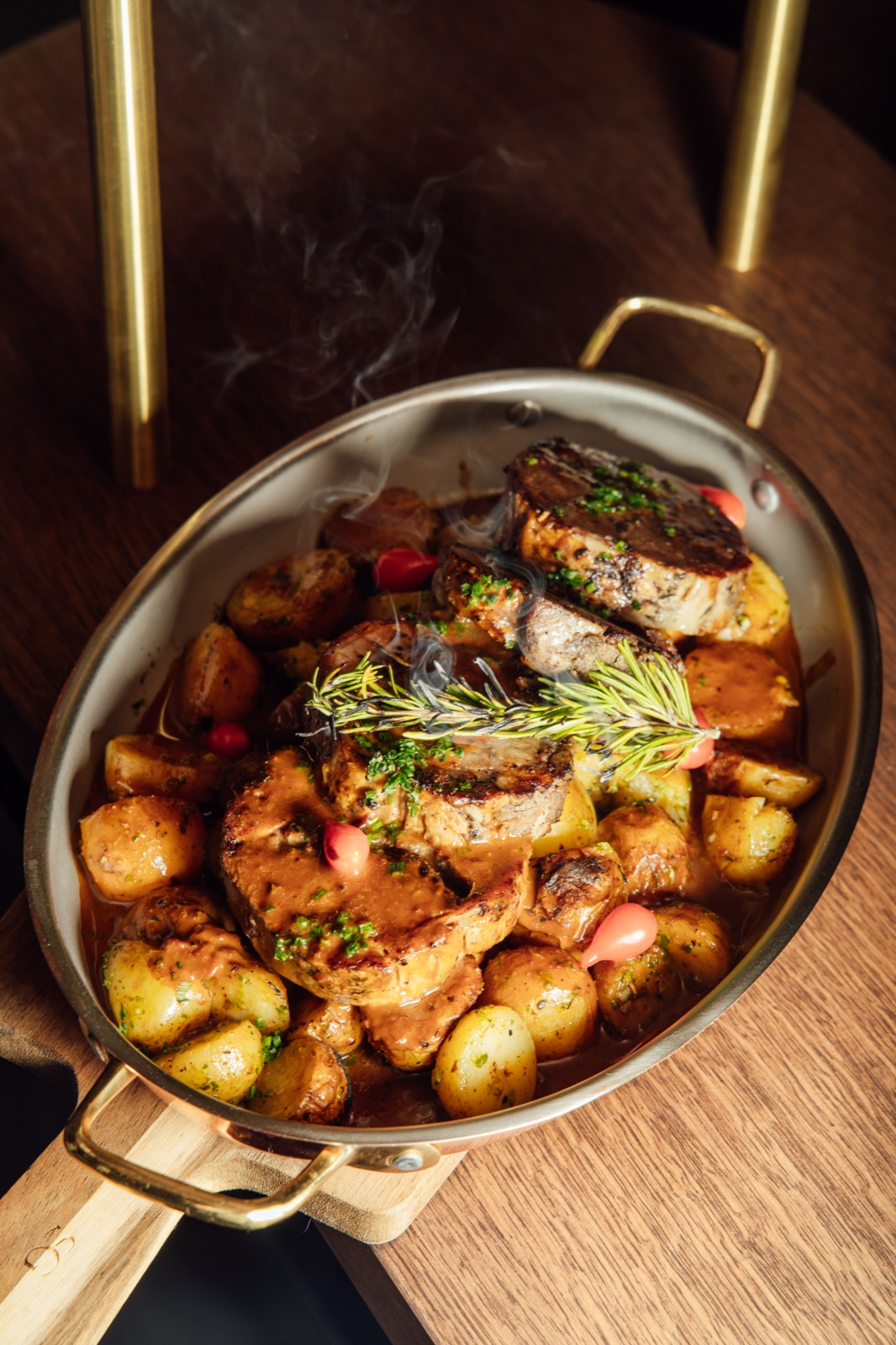 Épaule d'agneau farcie, jus au thym
